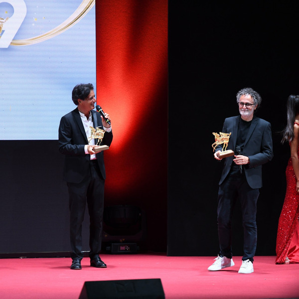 Davide Cavuti E Matteo Veleno Ricevono Il Pegaso D&#039;Oro Per Il Film Un Marziano Di Nome Ennio